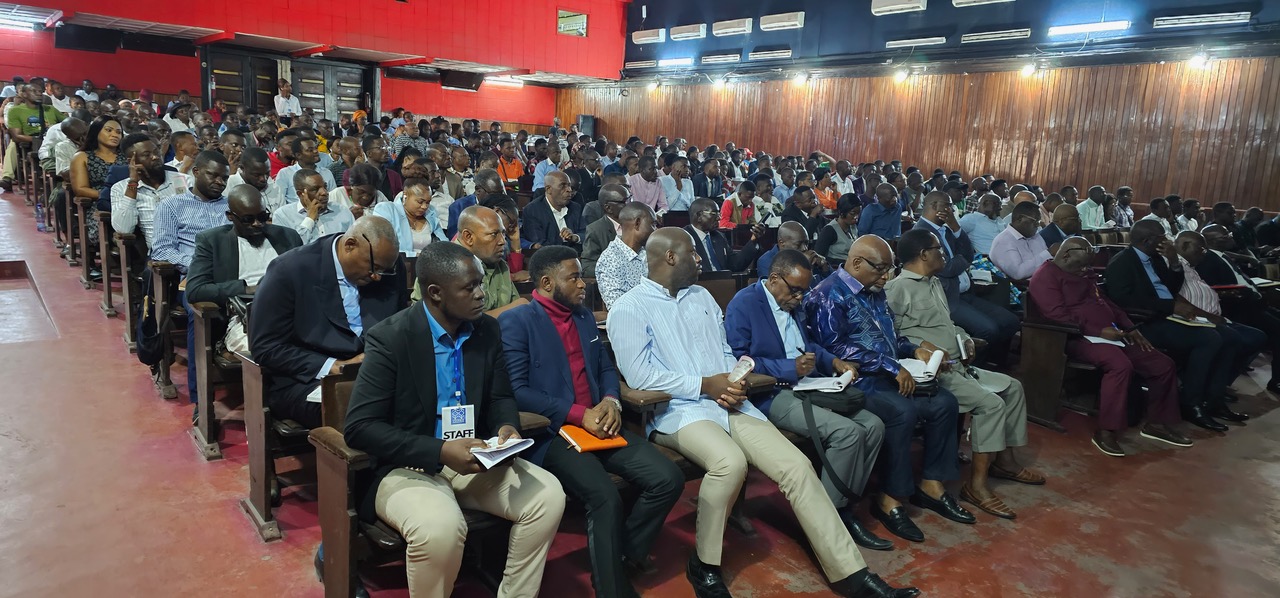 Conférence Publique du Professeur NDAYWEL  